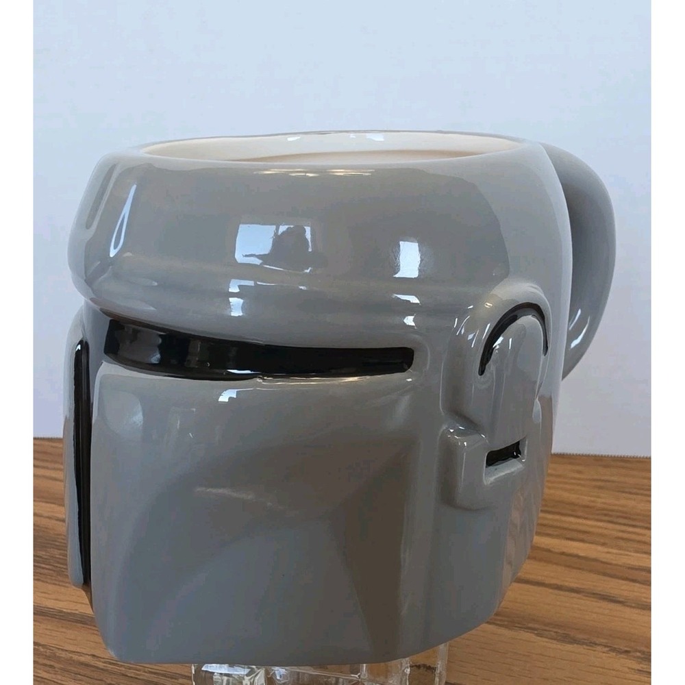 EUC Star Wars Mandalorian Helmet Coffee Mug Galerie Silver/Gray Collectible